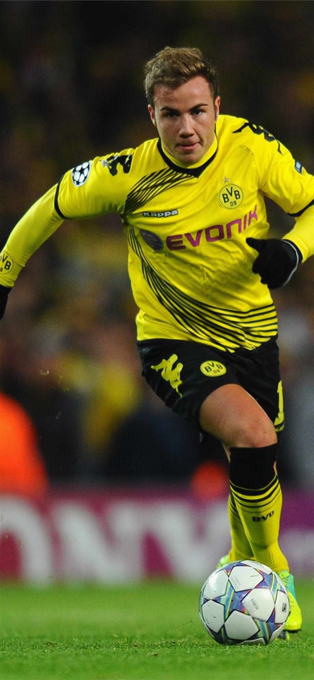 97 Mario Götze Borussia Dortmund on afari iPhone X wallpaper 