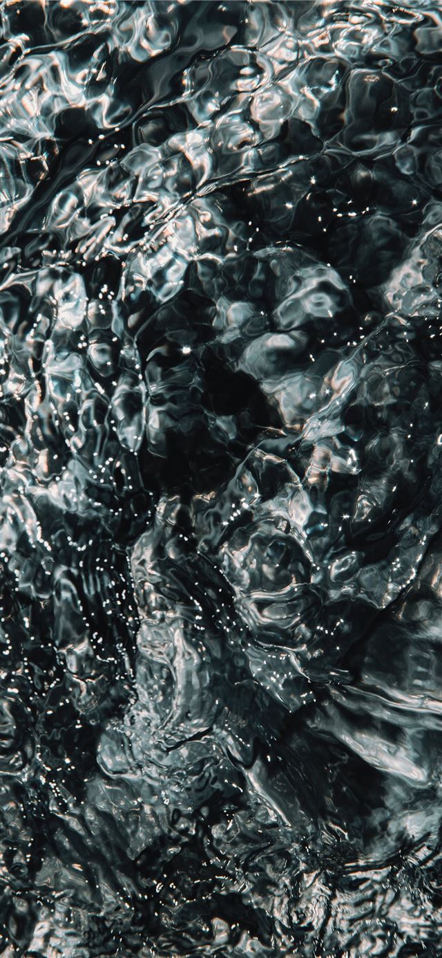 water splash on body of water iPhone X wallpaper 
