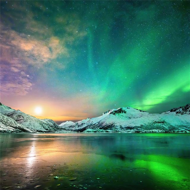 aurora northern lights 4k iPad Pro wallpaper 