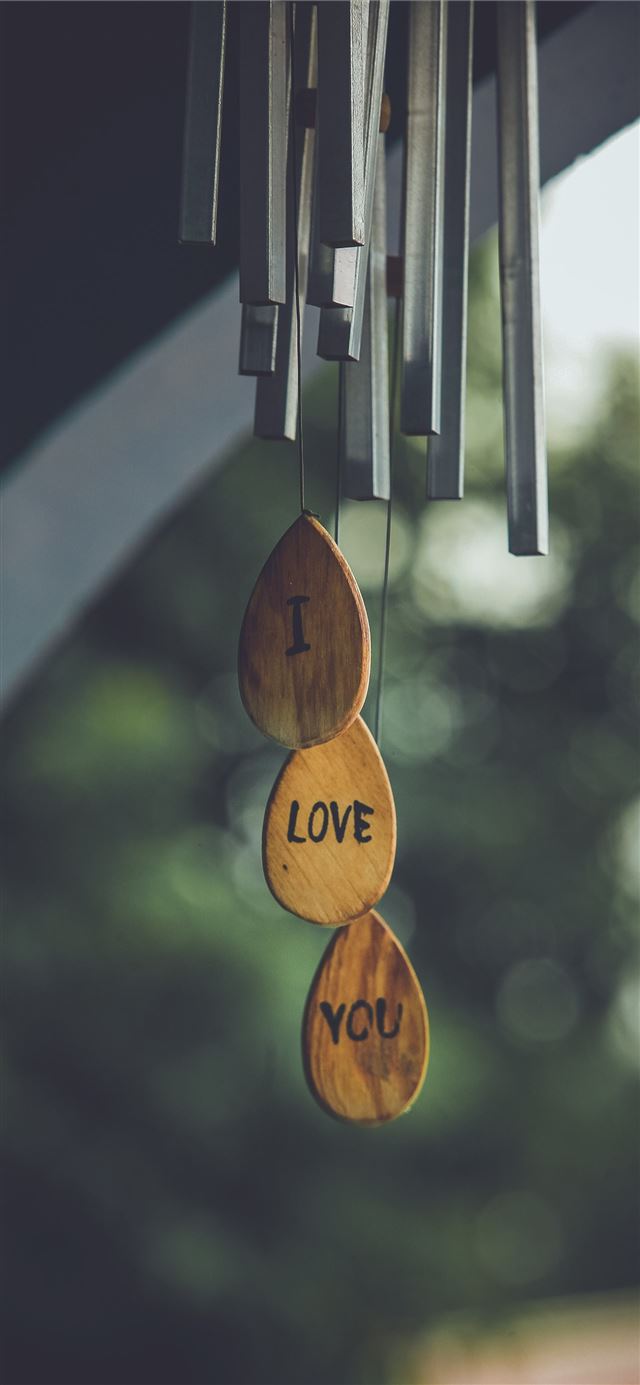 focus photography of gray and brown wind chimes iPhone 8 wallpaper 