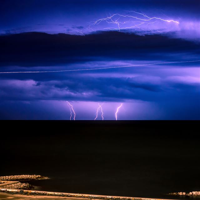2048x2048 Silent storm - silent iPad Air Wallpaper