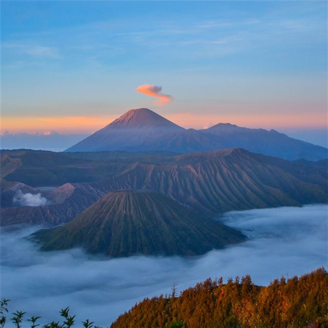 2048x2048 mount bromo 4k - volcano iPad Air Wallpaper
