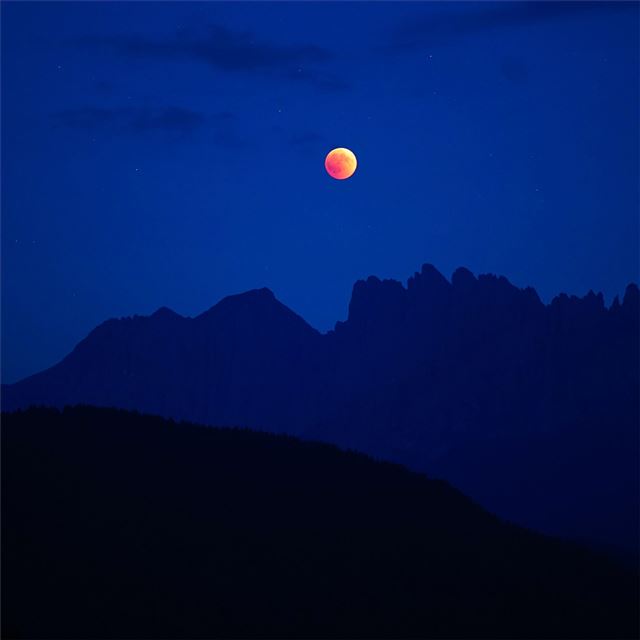 2048x2048 lunar eclipse 5k - evening iPad Air Wallpaper