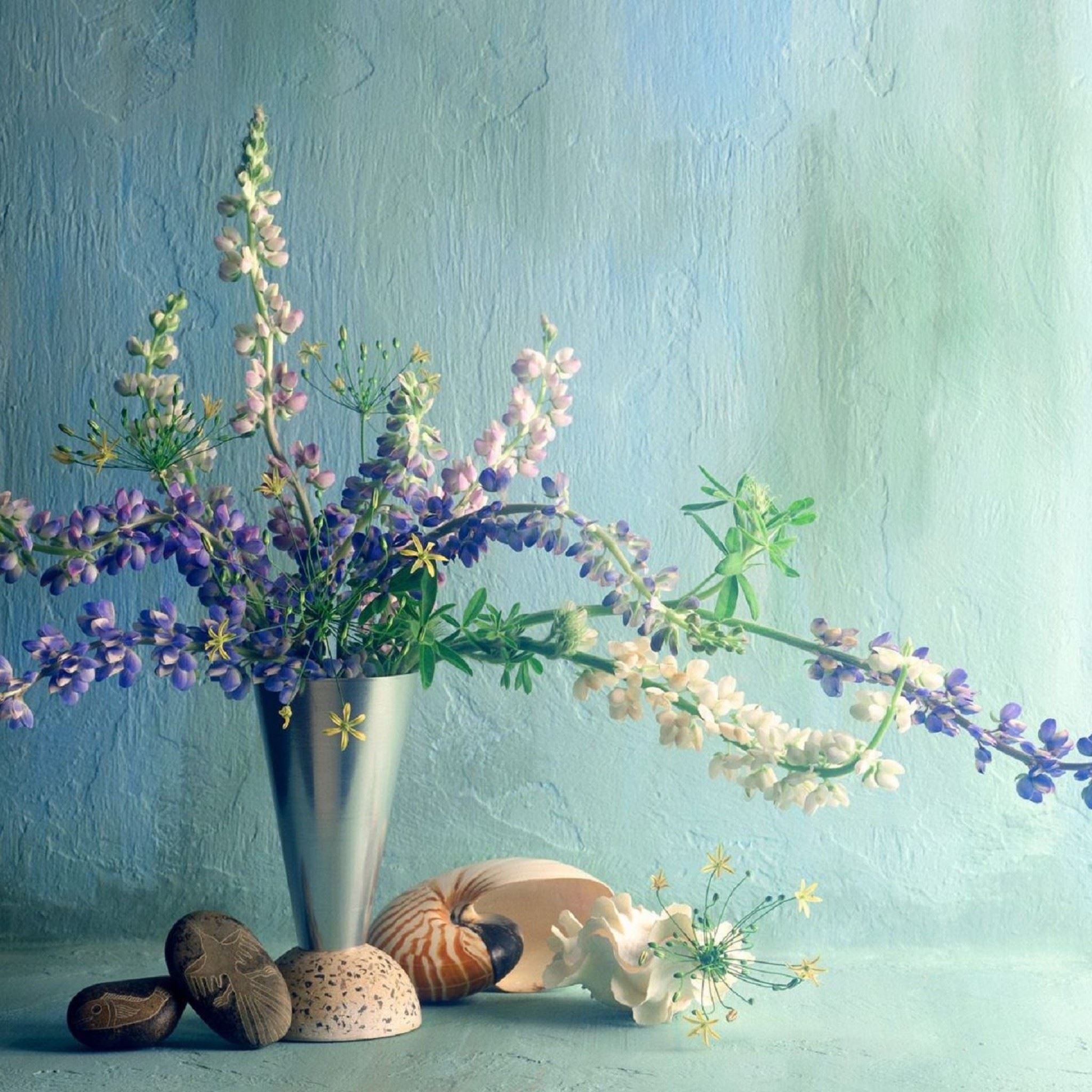 Bouquet Vase Pebbles iPad Air wallpaper 