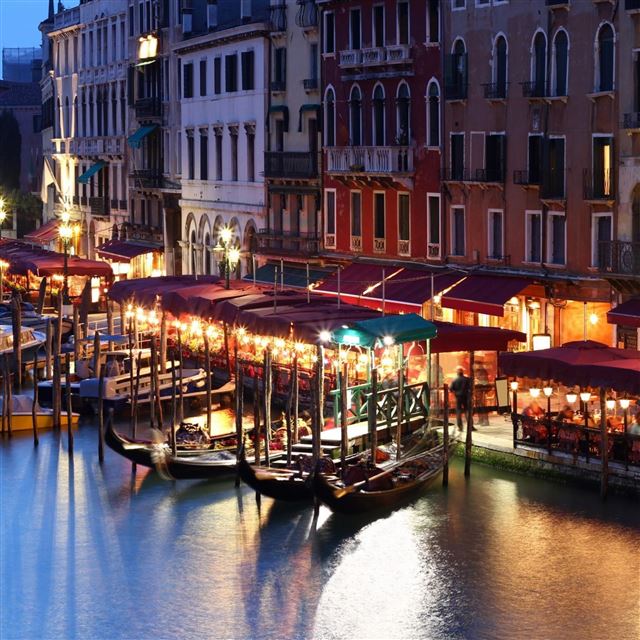 2048x2048 Venice Italy Building House - building iPad Air Wallpaper