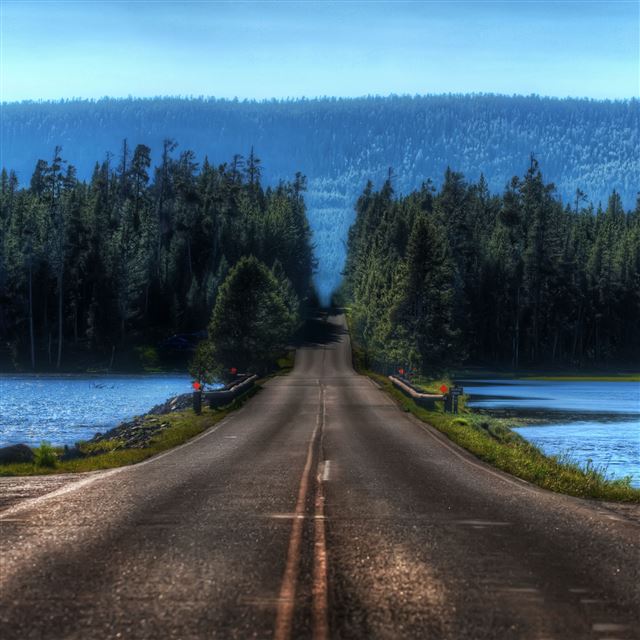2048x2048 Road in yellowstone montana - road iPad Air Wallpaper