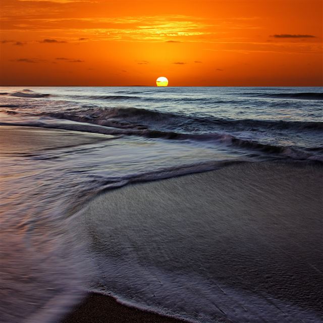 2048x2048 Memorable Sunset Beach - water iPad Air Wallpaper