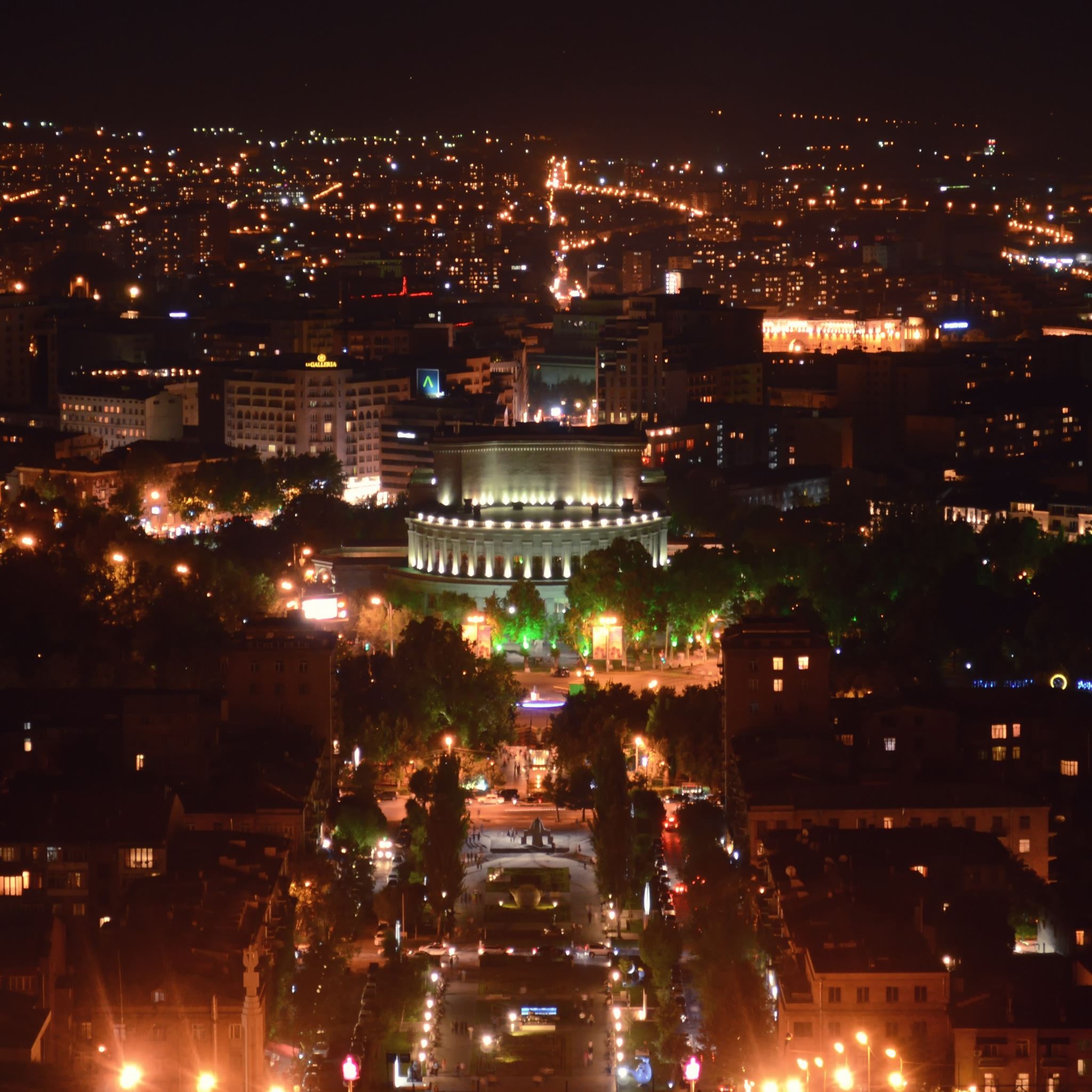 Armenia Yerevan At Night iPad Air wallpaper 