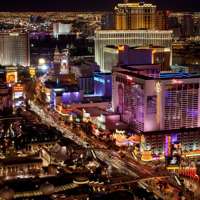 2048x2048 Las Vegas Strip - road iPad Air Wallpaper