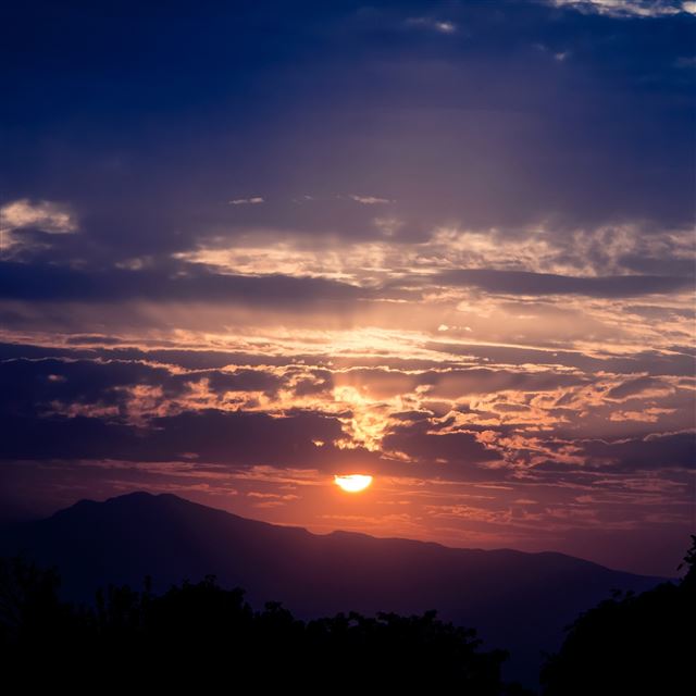 2048x2048 Sun - blue iPad Air Wallpaper