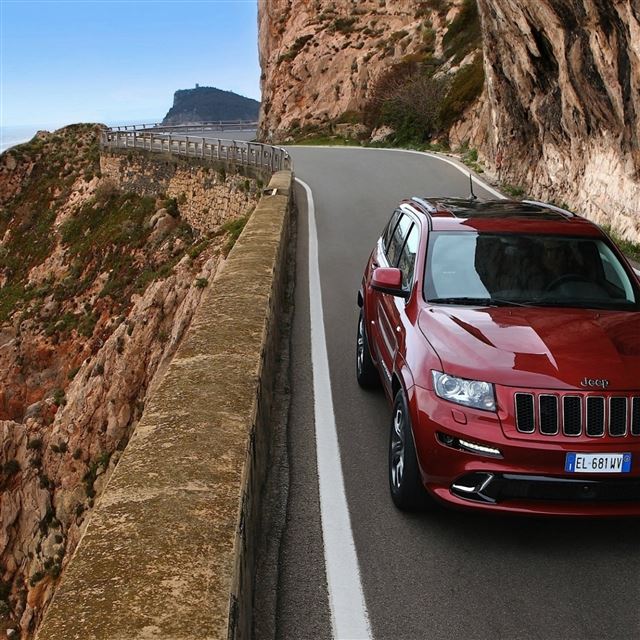2048x2048 2012 Jeep Grand Cherokee Srt8 Road - road iPad Air Wallpaper