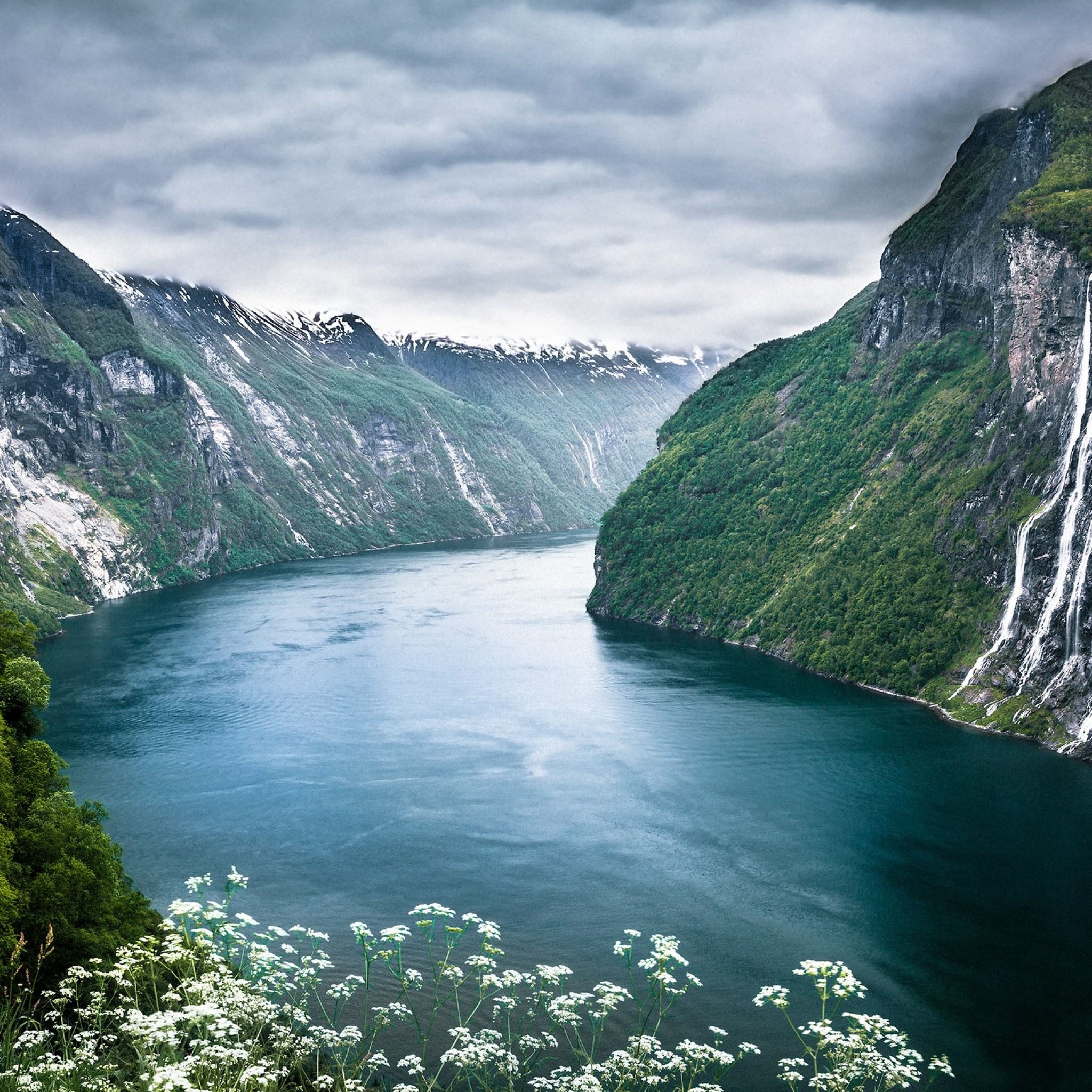 Beautiful Norwegian Landscape iPad Air wallpaper 