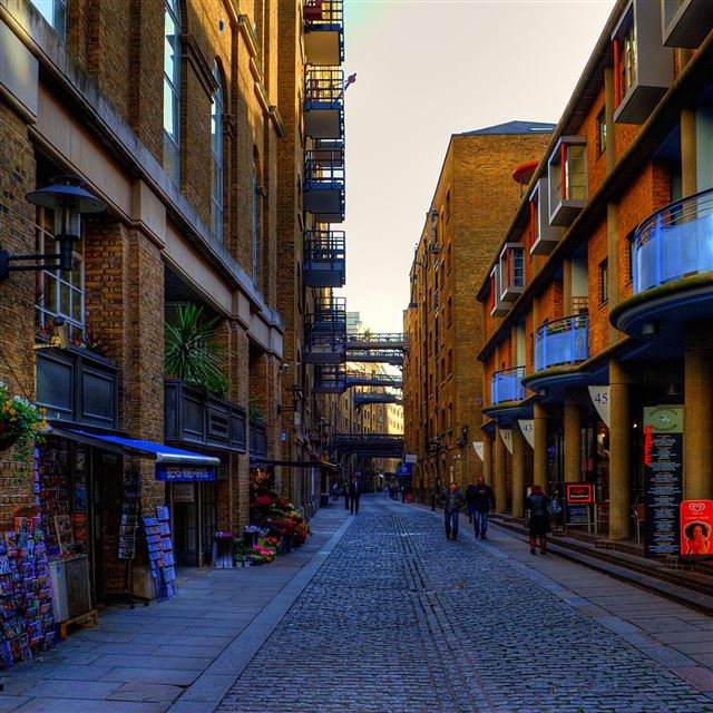 2048x2048 London Streets - sunshine iPad Air Wallpaper