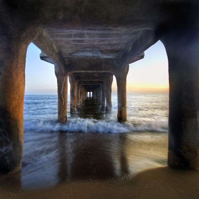 2048x2048 Sunset under the pier - cyan iPad Air Wallpaper