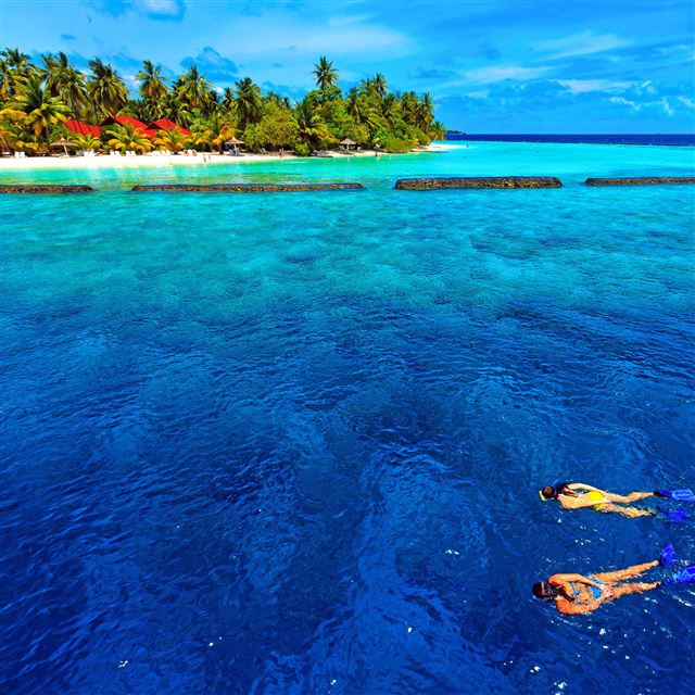 2048x2048 Snorkeling vacation - islands iPad Air Wallpaper
