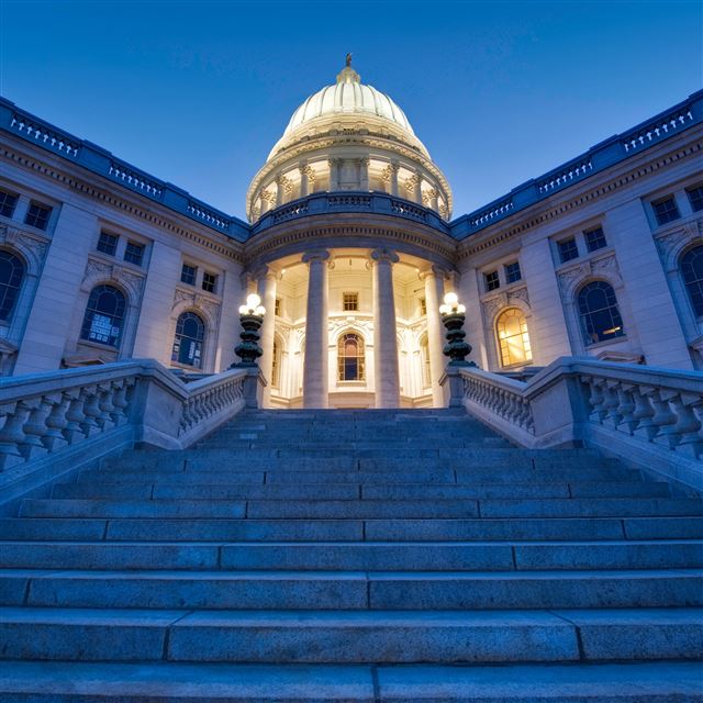2048x2048 Wisconsin state capitol - building iPad Air Wallpaper