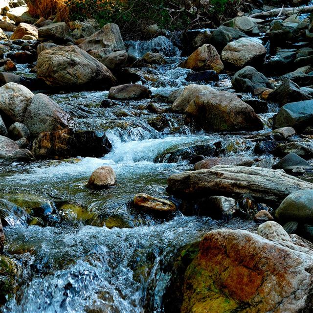 2048x2048 Stones River - water iPad Air Wallpaper
