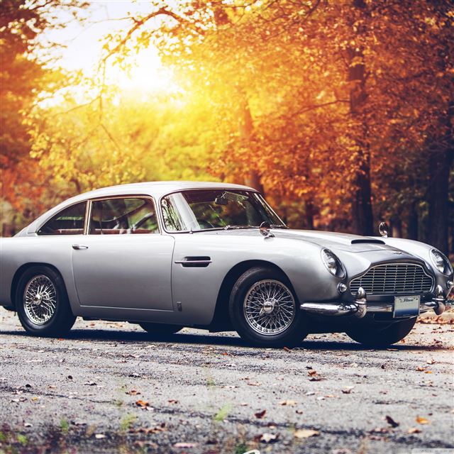 2048x2048 Aston Martin - silver iPad Air Wallpaper