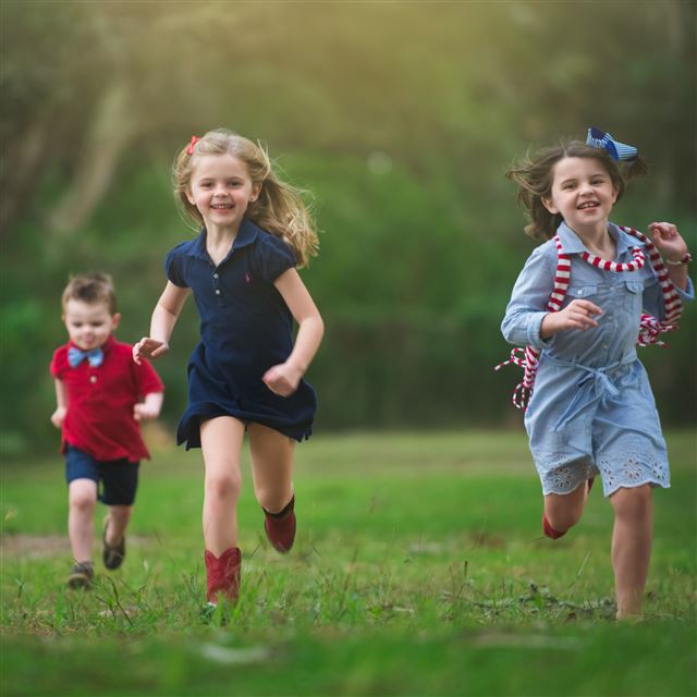 2048x2048 Childhood happiness - happiness iPad Air Wallpaper
