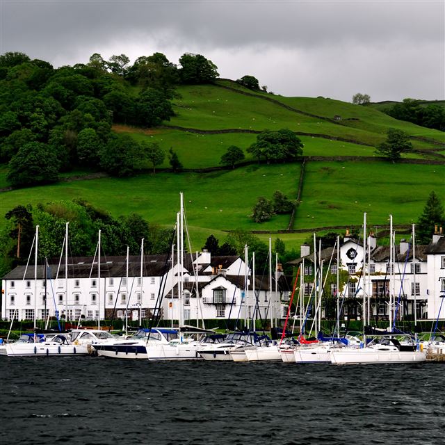 2048x2048 Windermere Lake District Cumbria England - water iPad Air Wallpaper