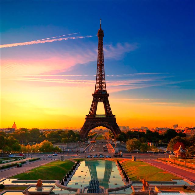 2048x2048 Eiffel Tower in Sunset - water iPad Air Wallpaper