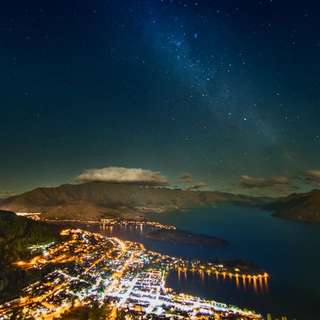 2048x2048 Milky Way Over Queenstown - landscape iPad Air Wallpaper