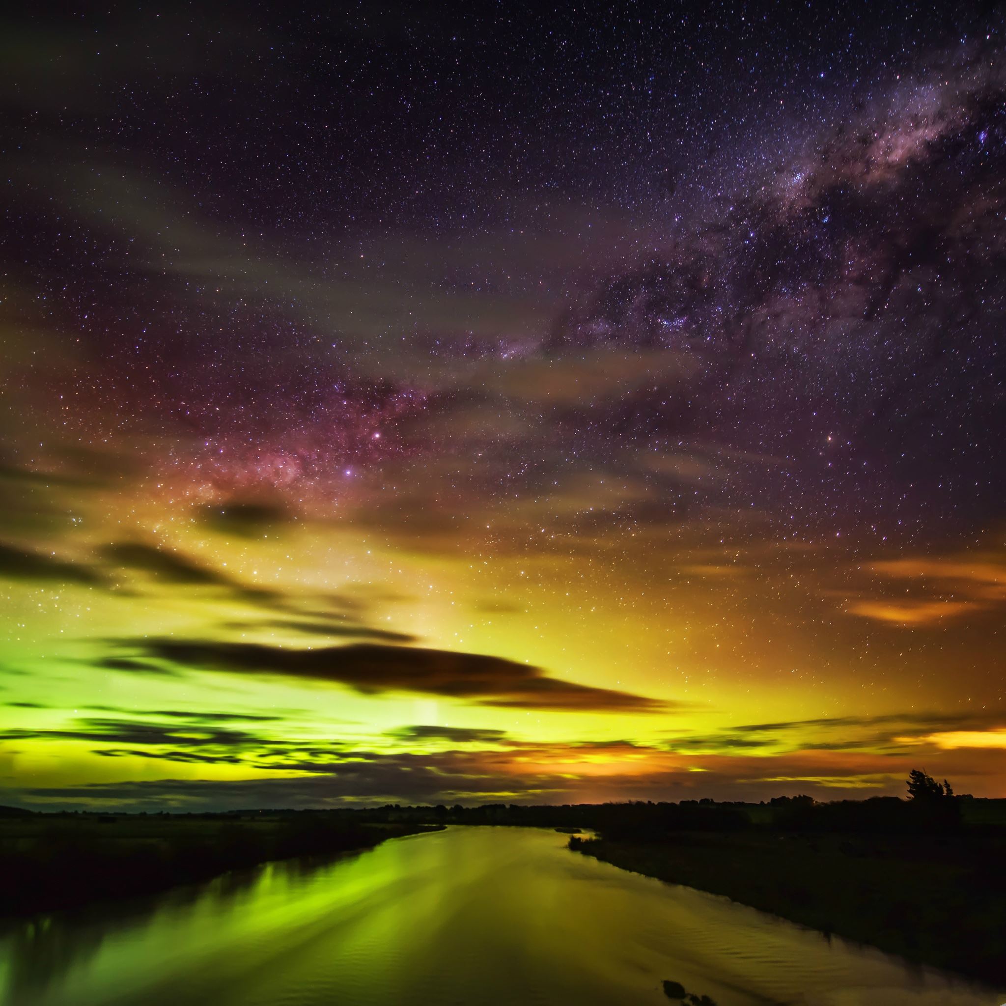 The Southern Lights In New Zealand iPad Air wallpaper 