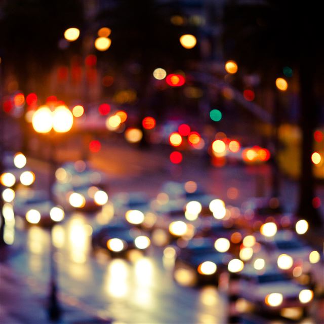 2048x2048 Blurry Rainy Street - light iPad Air Wallpaper