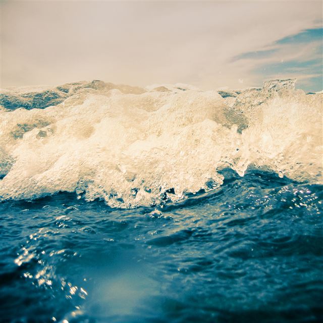 2048x2048 Bright Blue Ocean Wave - splash iPad Air Wallpaper