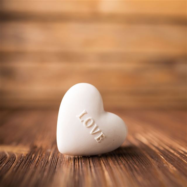 2048x2048 Love Heart -  iPad Air Wallpaper