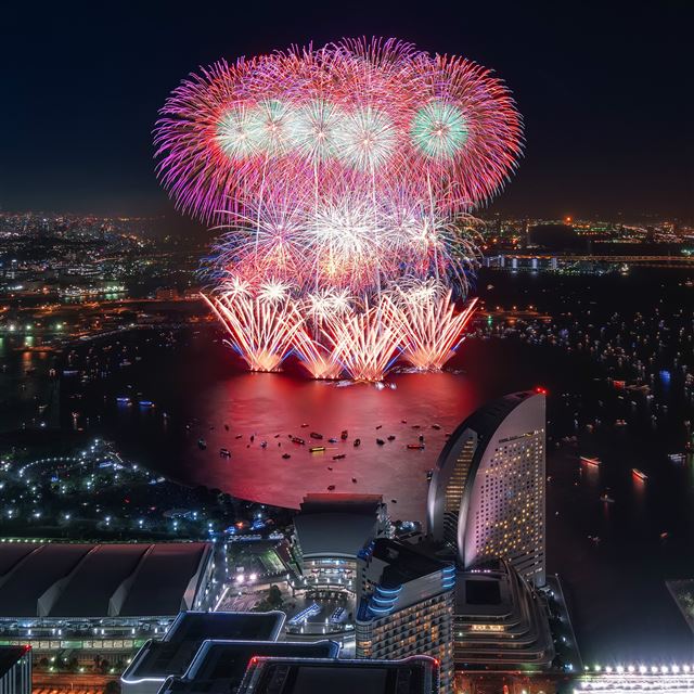 2048x2048 Japan Yokohama Fireworks - landscape iPad Air Wallpaper