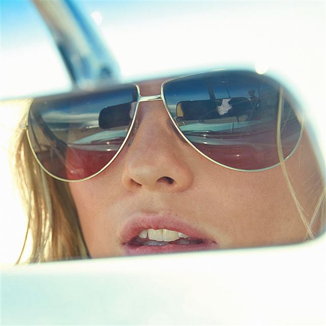 2048x2048 Behati Prinsloo Glasses Holiday Model - model iPad Air Wallpaper