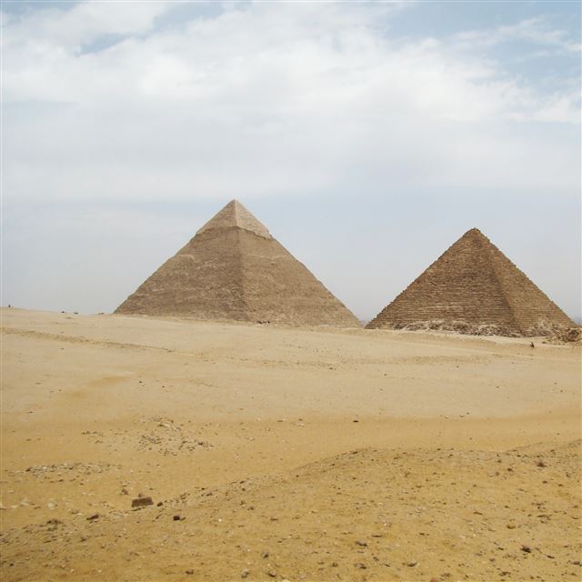 2048x2048 Nature Pyramids Egypt - sandy iPad Air Wallpaper