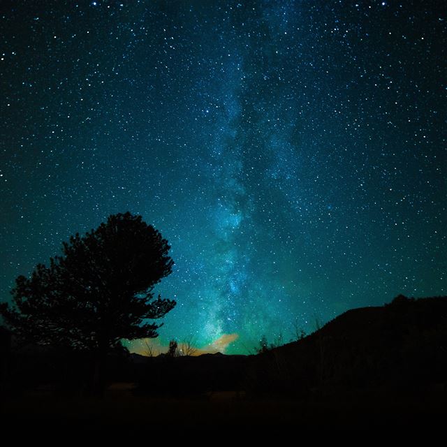 2048x2048 Aurora Night Sky Star Space Nature Dark - light iPad Air Wallpaper