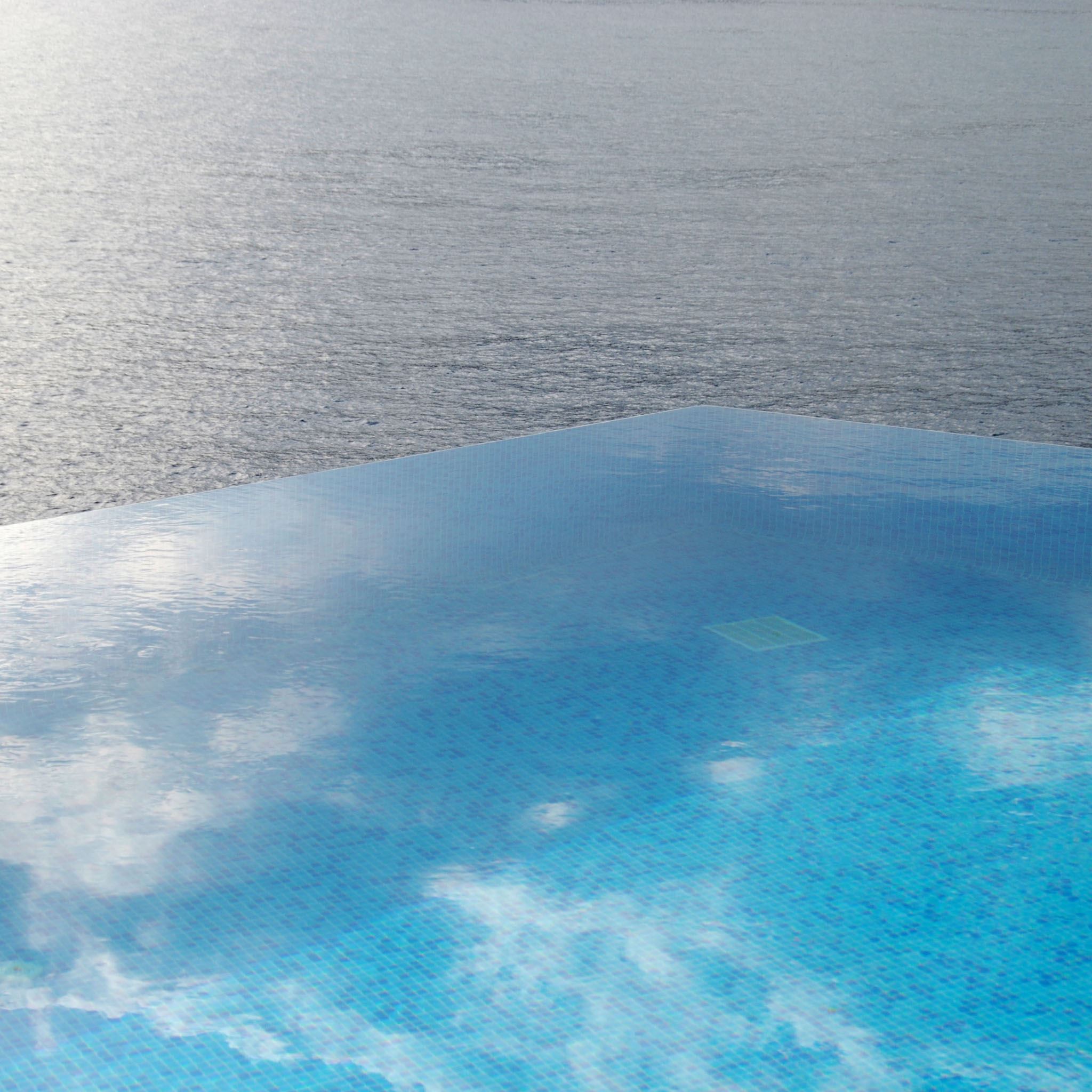 Cloudzilla Infinity Swimming Pool iPad Air wallpaper 