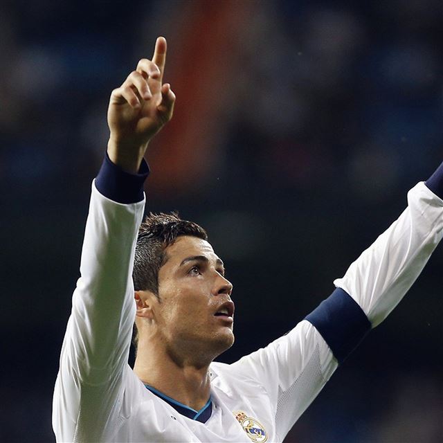2048x2048 Ronaldo Cristiano Real Madrid Soccer Sports -  iPad Air Wallpaper