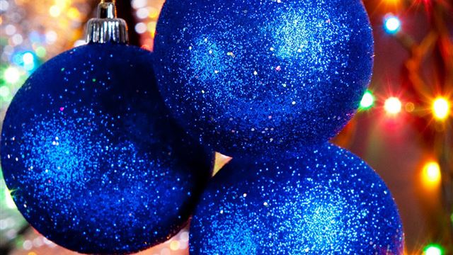 2048x2048 Blue Christmas Balls - christmas iPad Air Wallpaper
