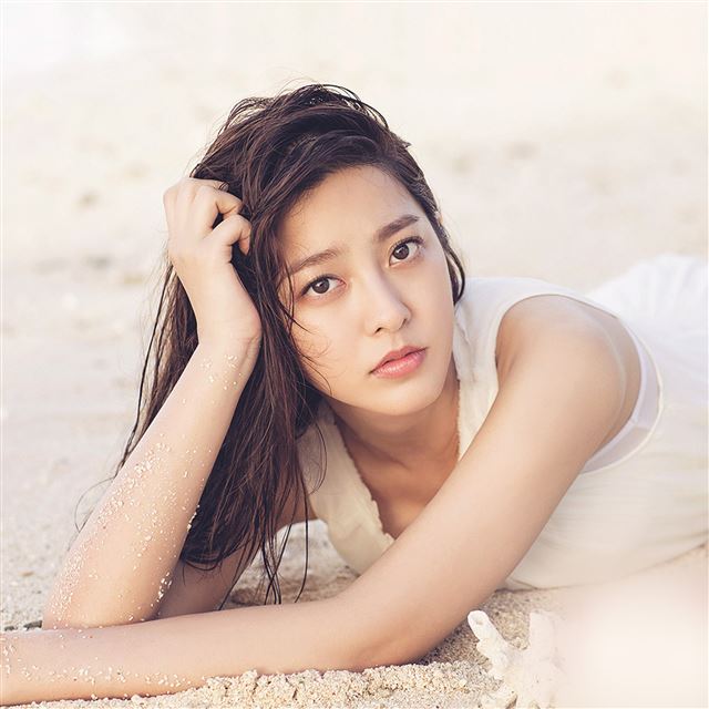 2048x2048 Kpop Girl Seungyeon Beach - star iPad Air Wallpaper