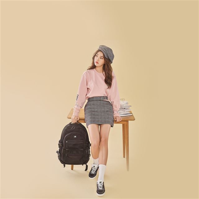 2048x2048 Somi Ioi Girl Cute - pink iPad Air Wallpaper