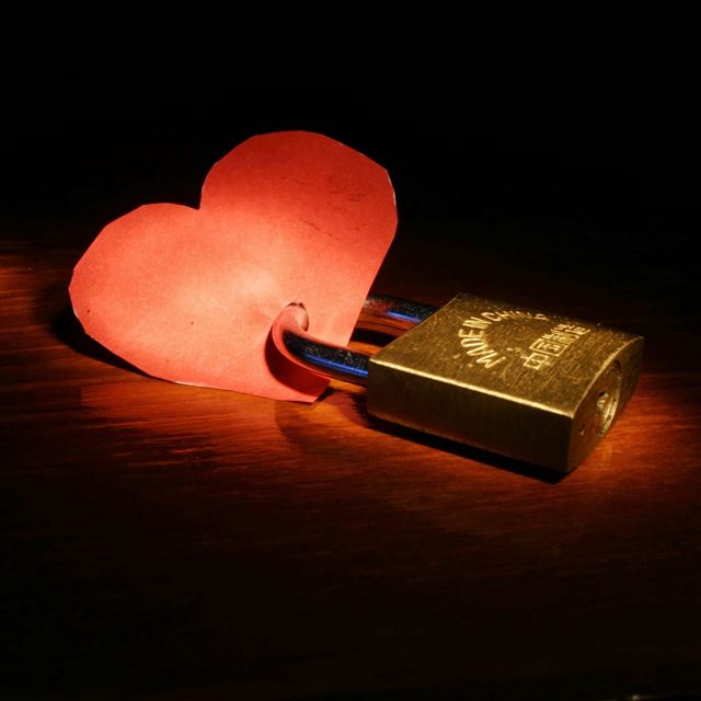 2048x2048 Love Paper Locked Bright Shadow -  iPad Air Wallpaper