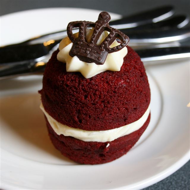 2048x2048 Cake Dessert Cream -  iPad Wallpaper