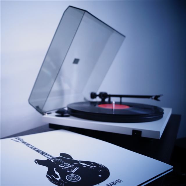 2048x2048 Vinyl Turntable Record Music Instrument -  iPad Air Wallpaper