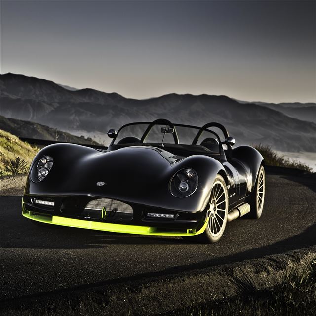 2048x2048 Lucra Lc470 R Black Traffic Road - vehicle iPad Air Wallpaper