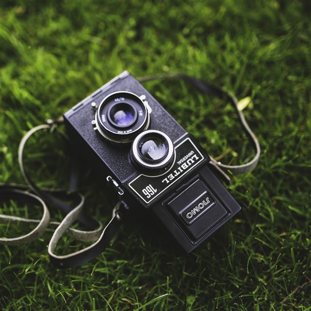 2048x2048 Old camera - green iPad Air Wallpaper
