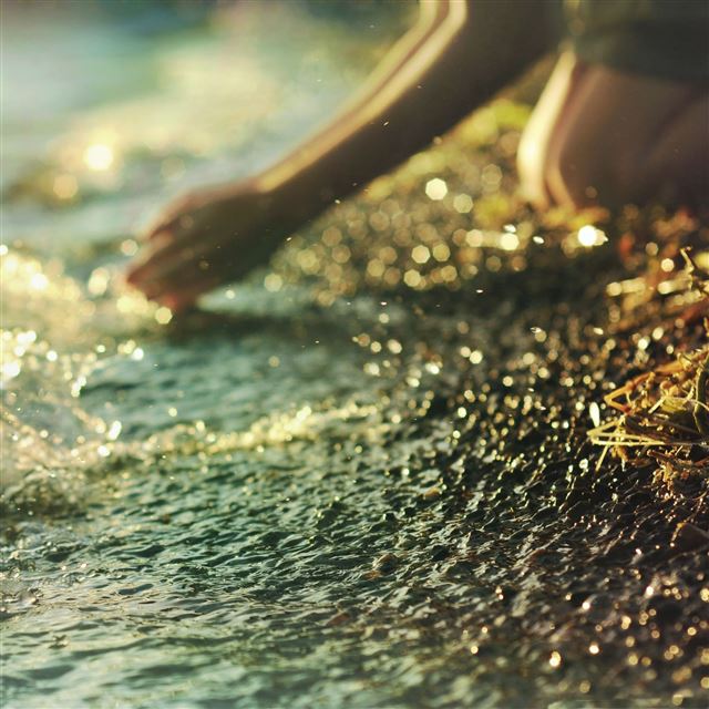 2048x2048 Girl to play with water - water iPad Air Wallpaper