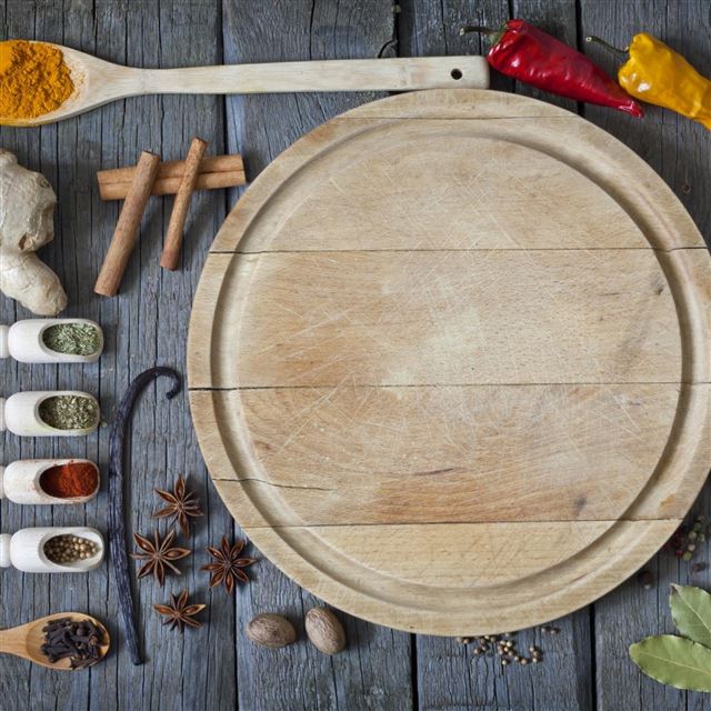 2048x2048 Spices pepper garlic cutting board - yellow iPad Air Wallpaper