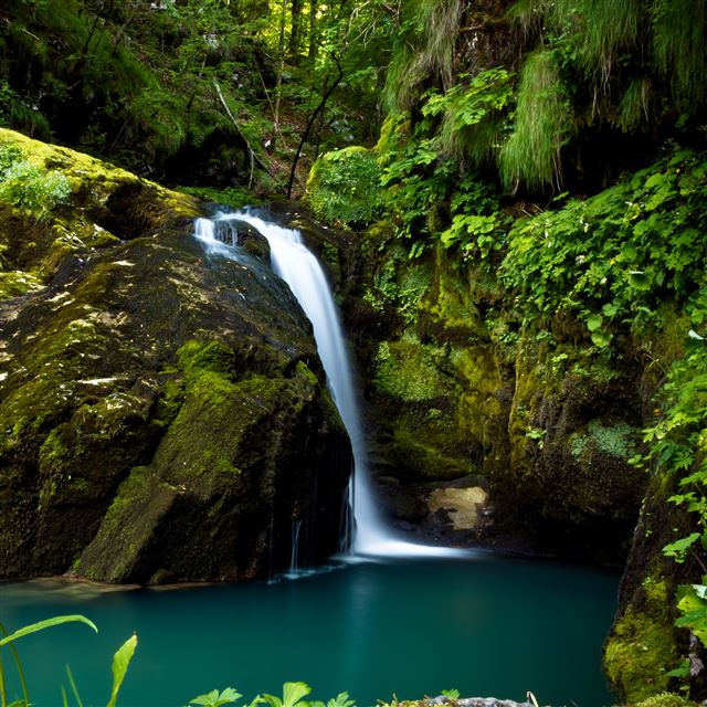 2048x2048 Zvir Whirlpool - lake iPad Air Wallpaper