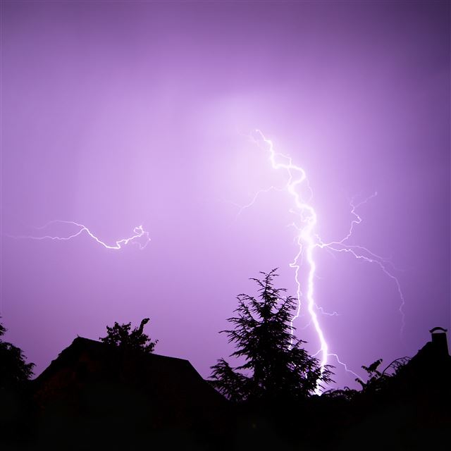 2048x2048 The Lightning - night iPad Air Wallpaper