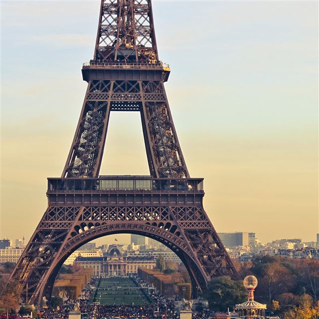 2048x2048 Eiffel Tower -  iPad Air Wallpaper