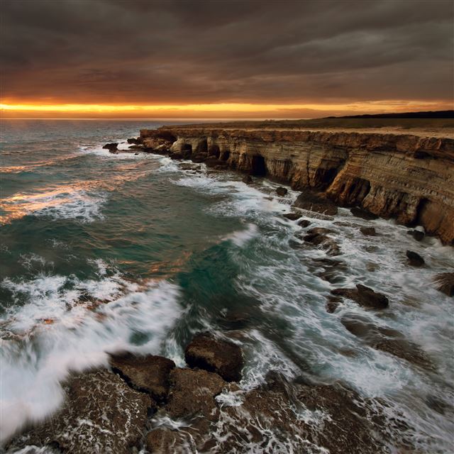 2048x2048 Glowing Horizon - ocean iPad Air Wallpaper